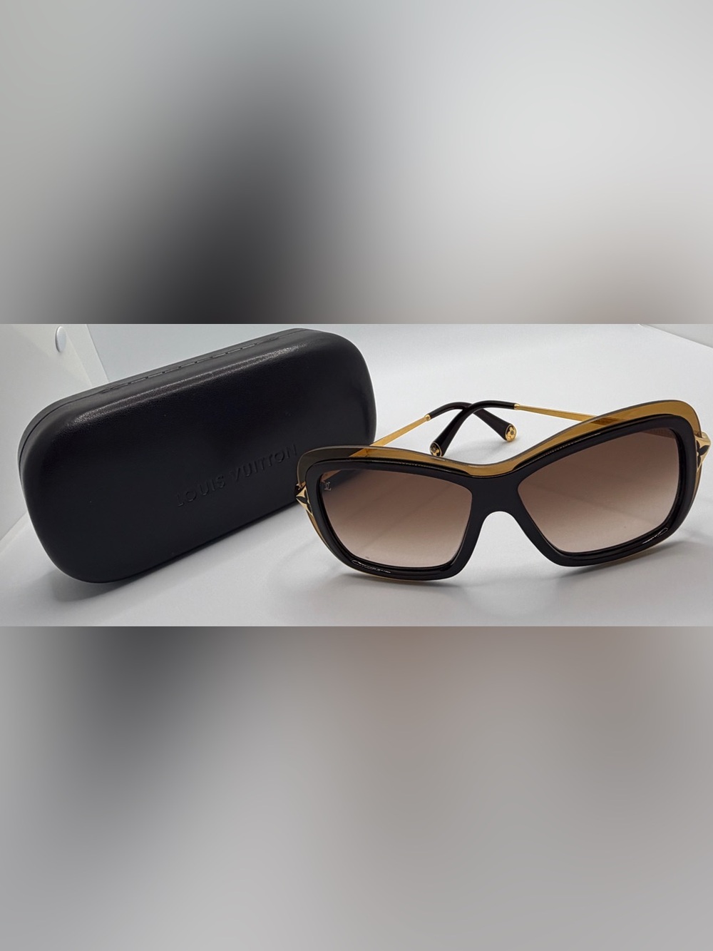 Louis Vuitton Brown & Gold Sunglasses. Authentic. Great shape, no flaws. - Picture 3 of 5